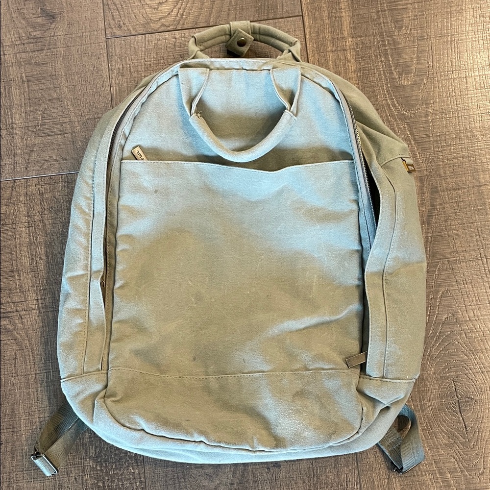 Day Owl Larger backpack (21L) in olive green canvas